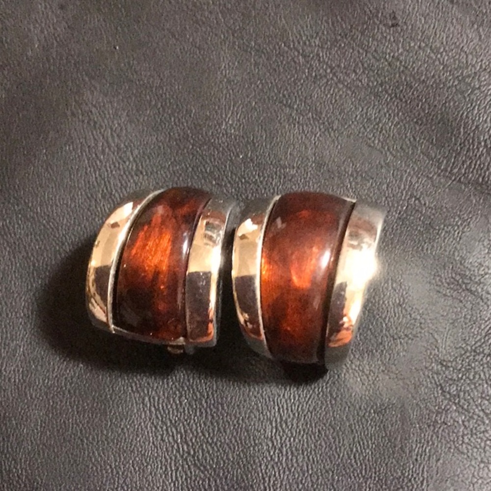 Gorgeous clip on vintage earrings FLP stamp on back